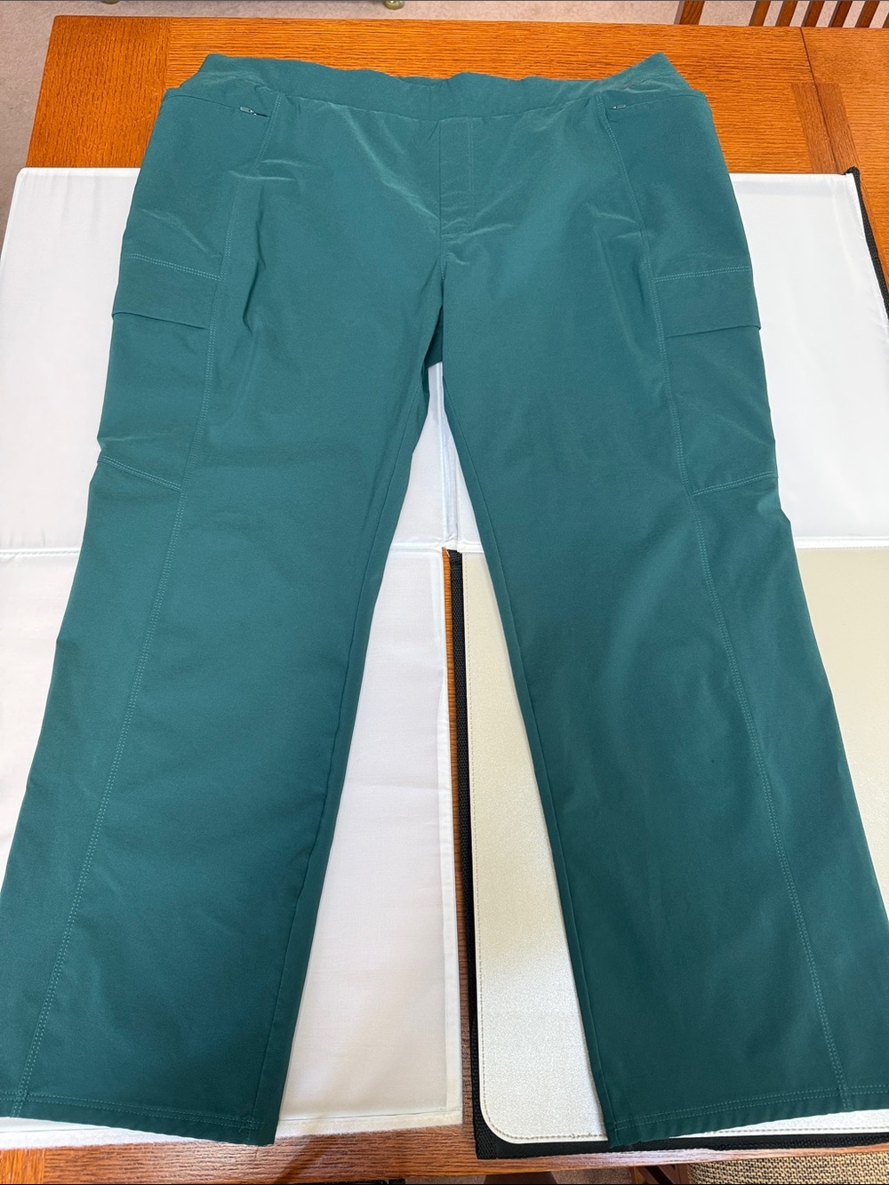 Eddie Bauer Teal Cargo Capris for Women